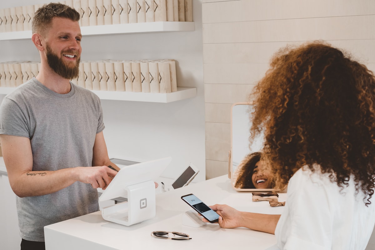 ¿Shopify o tienda propia? Lo que nadie te dice antes de elegir